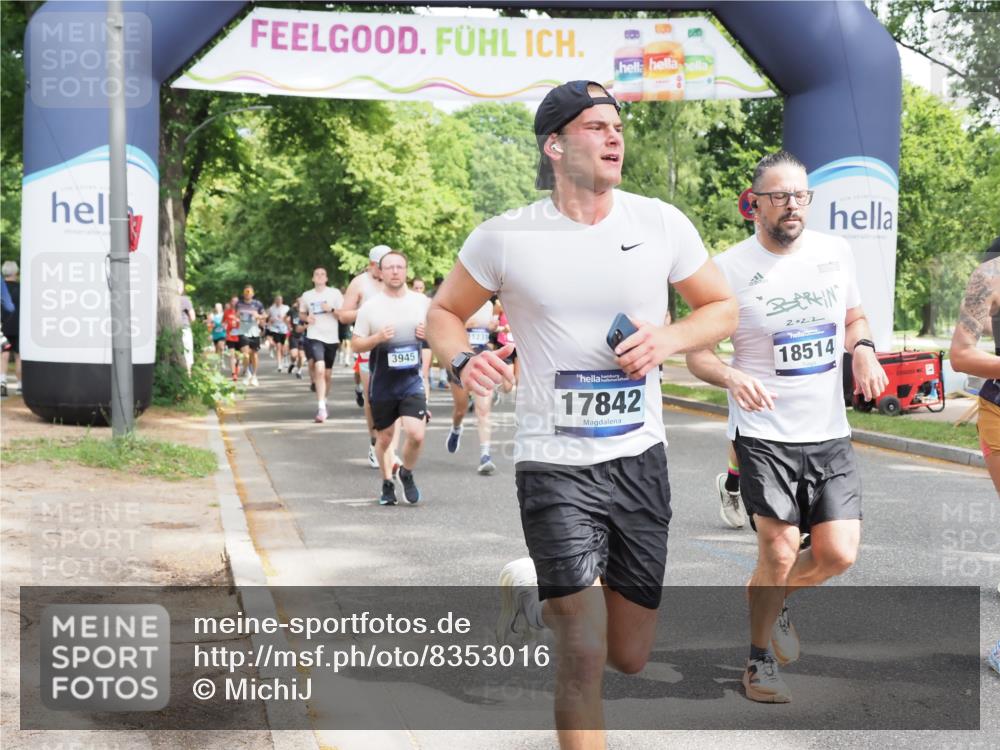29.06.2025 - hella hamburg halbmarathon MichiJ http://msf.ph/oto/8353016 29.06.2025 10:41:31 Zwischen KM18-KM19 1496, 1628, 2561, 3945, 4419, 7129, 8285, 8449, 8772, 8798, 10191, 10192, 11231, 13988, 15169, 15300, 15838, 16574, 16630, 16985, 17261, 17842, 18514, 18612 meine-sportfotos.de