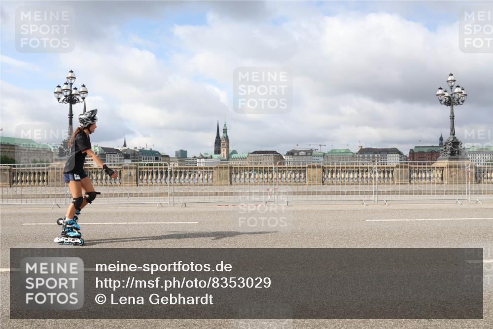 29.06.2025 - hella hamburg halbmarathon Lena Gebhardt http://msf.ph/oto/8353029 29.06.2025 09:09:26 Lombardsbrücke 11 meine-sportfotos.de