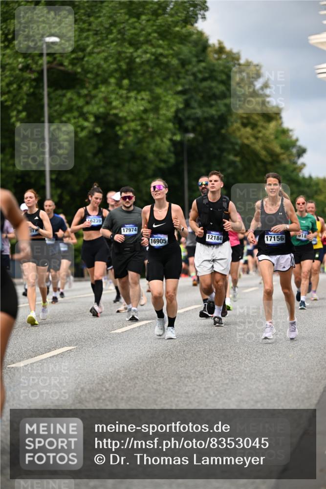 29.06.2025 - hella hamburg halbmarathon Dr. Thomas Lammeyer http://msf.ph/oto/8353045 29.06.2025 10:40:49 Kennedybrücke 1008, 1010, 1224, 3401, 3699, 3895, 4245, 5171, 5246, 5540, 5747, 5789, 5809, 5919, 6184, 6359, 6417, 7632, 7773, 8530, 8581, 9229, 9295, 9432, 9694, 9701, 9806, 10123, 10487, 10531, 10577, 10984 meine-sportfotos.de