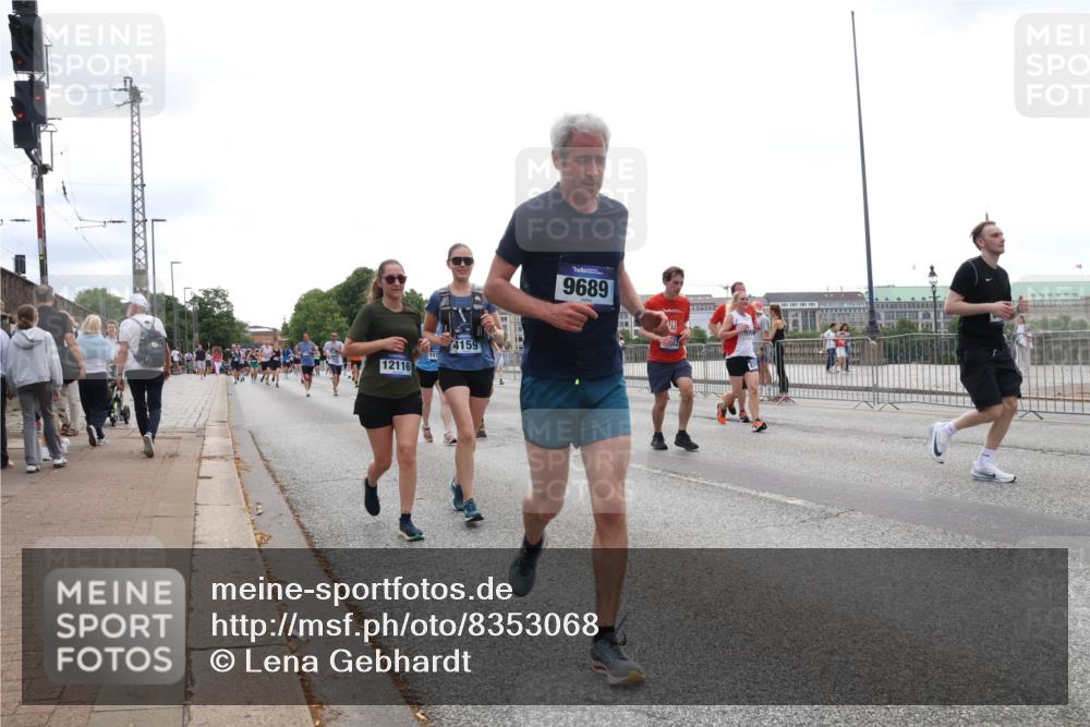 29.06.2025 - hella hamburg halbmarathon Lena Gebhardt http://msf.ph/oto/8353068 29.06.2025 10:38:47 Lombardsbrücke 12116, 4159, 9689, 56, 1232, 1390, 1451, 1721, 1791, 2113, 2151, 2524, 2534, 2576, 2660, 2693, 3010, 3094, 3095, 3216, 3286, 3307, 3323, 3338, 3635, 3636, 3726, 3745, 3777, 3841, 3927, 4028, 4139, 4155, 4159, 4257, 4259, 4260, 4316, 4320, 4410, 4883, 4964, 5085, 5089, 5155, 5617, 5684, 5735, 5913, 6062, 6112, 6695, 6696, 6875, 7117, 7148, 7263, 7371, 7561, 7692, 7849, 7868, 8367, 8783, 9708, 9974, 9977, 10072, 10554, 13060 meine-sportfotos.de
