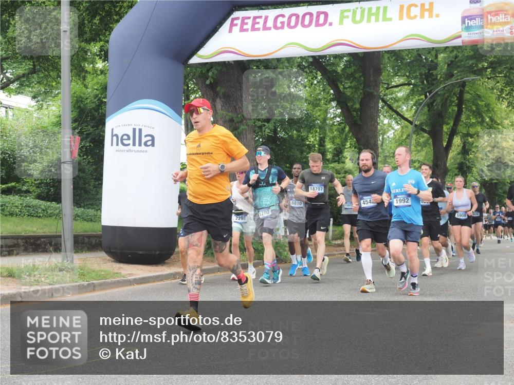 29.06.2025 - hella hamburg halbmarathon KatJ http://msf.ph/oto/8353079 29.06.2025 10:51:23 Zwischen KM18-KM19 1194, 1702, 1992, 2979, 4542, 7081, 8520, 8561 meine-sportfotos.de
