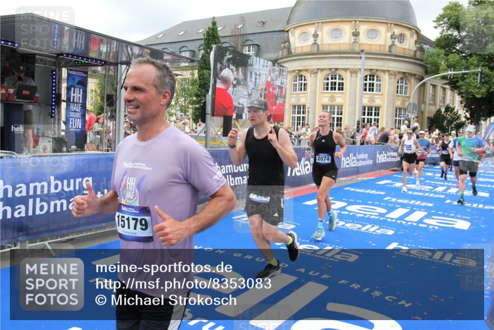 29.06.2025 - hella hamburg halbmarathon Michael Strokosch http://msf.ph/oto/8353083 29.06.2025 10:53:23 Ziel 1683, 1727, 2074, 2354, 4065, 6942, 7312, 8651, 9142, 11844, 12490, 12875, 15179, 15681, 15838, 18134, 18901 meine-sportfotos.de