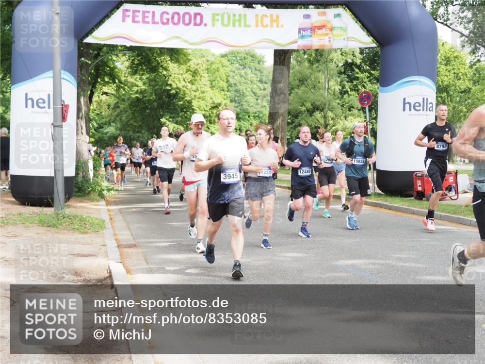 29.06.2025 - hella hamburg halbmarathon MichiJ http://msf.ph/oto/8353085 29.06.2025 10:41:32 Zwischen KM18-KM19 2561, 3945, 4419, 6260, 7129, 7973, 8285, 8449, 8772, 8798, 10191, 10192, 11231, 12489, 13912, 13988, 15169, 15300, 15838, 16574, 16630, 17261, 17842, 18514, 18612 meine-sportfotos.de