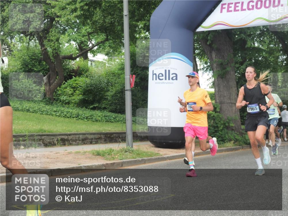 29.06.2025 - hella hamburg halbmarathon KatJ http://msf.ph/oto/8353088 29.06.2025 10:21:32 Zwischen KM18-KM19 1686, 5070, 7965 meine-sportfotos.de