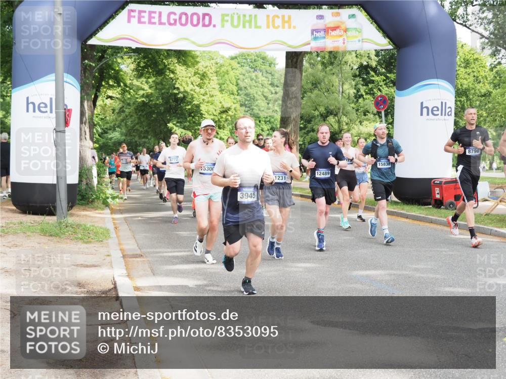 29.06.2025 - hella hamburg halbmarathon MichiJ http://msf.ph/oto/8353095 29.06.2025 10:41:32 Zwischen KM18-KM19 2561, 3945, 4419, 6260, 7129, 7973, 8285, 8449, 8772, 8798, 10191, 10192, 11231, 12489, 13912, 13988, 15169, 15300, 15838, 16574, 16630, 17261, 17842, 18514, 18612 meine-sportfotos.de