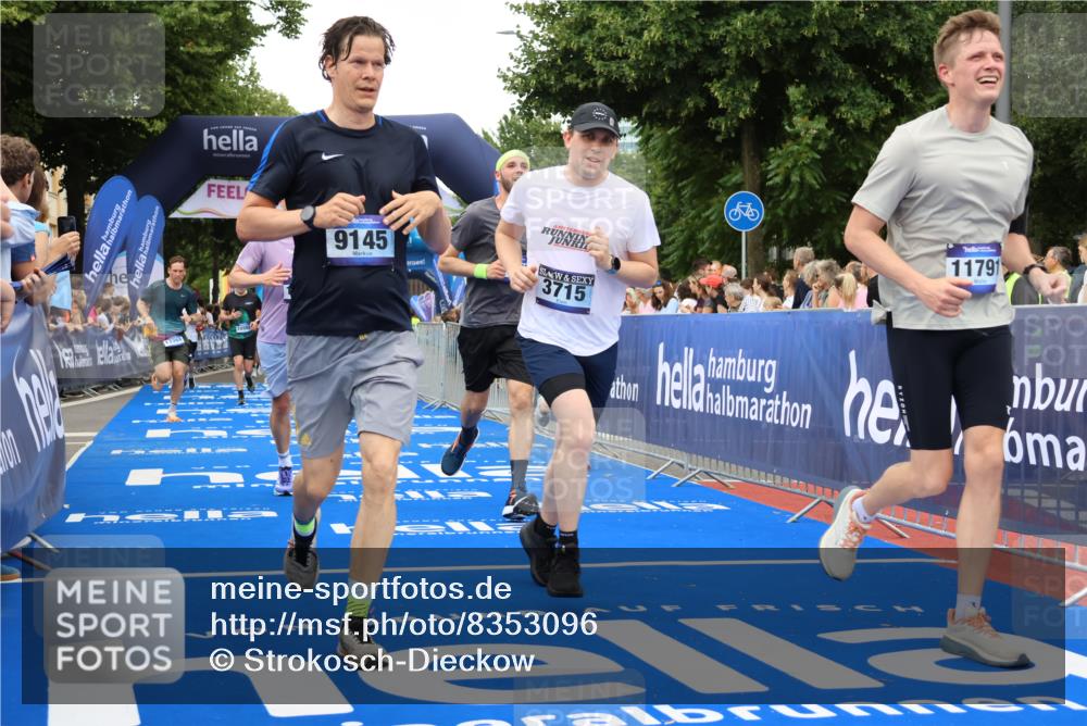 29.06.2025 - hella hamburg halbmarathon Strokosch-Dieckow http://msf.ph/oto/8353096 29.06.2025 10:52:28 Ziel 3715, 6561, 6562, 7178, 7232, 8371, 8661, 9145, 9739, 9876, 11791, 13015, 13211, 13301, 14561, 15001, 15144, 15980, 17997, 18982 meine-sportfotos.de