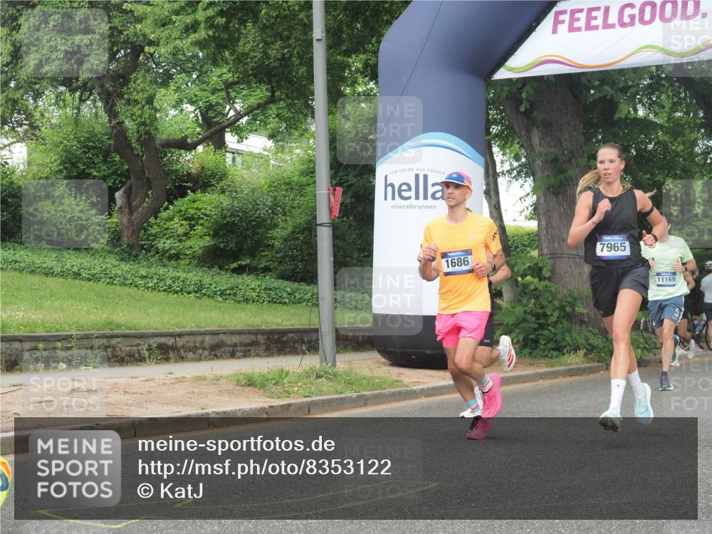 29.06.2025 - hella hamburg halbmarathon KatJ http://msf.ph/oto/8353122 29.06.2025 10:21:32 Zwischen KM18-KM19 1686, 5070, 7965 meine-sportfotos.de