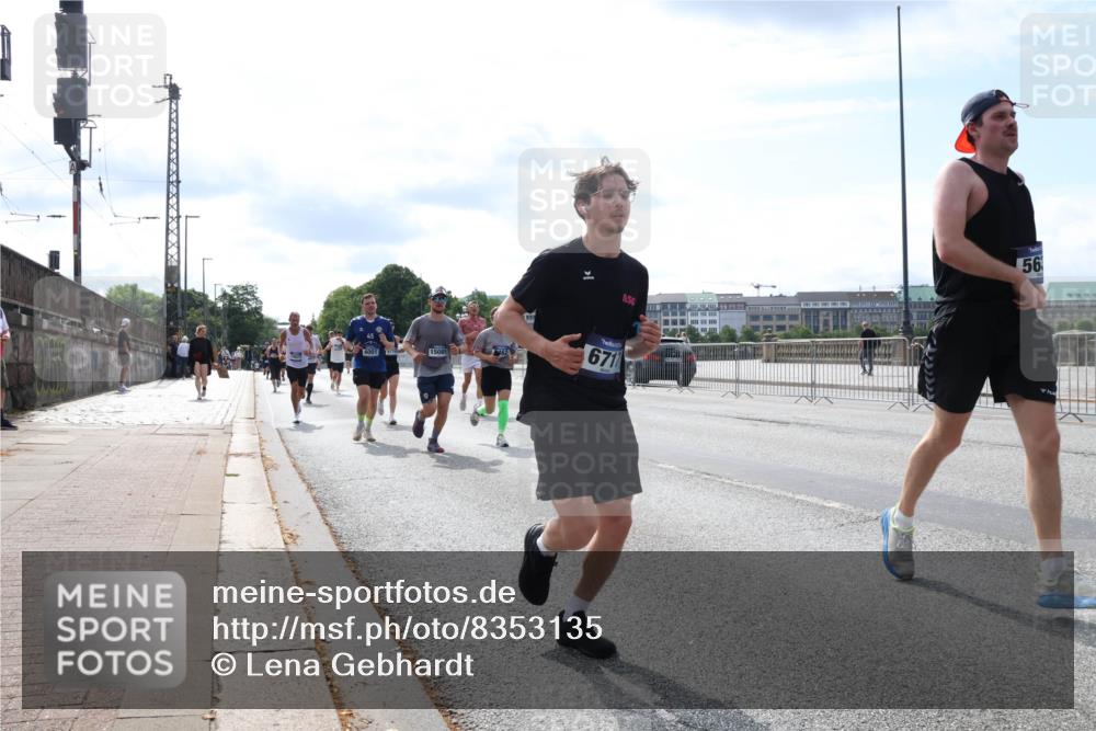 29.06.2025 - hella hamburg halbmarathon Lena Gebhardt http://msf.ph/oto/8353135 29.06.2025 10:13:50 Lombardsbrücke 15085, 671, 4001, 15085, 56, 1007, 1131, 1194, 1480, 1859, 1890, 2055, 2359, 2721, 2904, 2987, 3729, 4001, 4187, 4795, 4950, 4962, 5232, 5546, 5631, 5719, 6026, 6287, 6710, 6717, 6724, 7346, 7446, 7447, 7460, 7462, 7913, 8279, 8673, 9128, 9612, 9631, 9886, 10442, 10443, 10977, 11441, 11987, 12313, 12797, 12928, 12929, 13331, 13788, 13928, 15085, 15482, 15663, 15721, 15722, 15840, 16491, 17439, 17472, 17474, 17985, 18041, 18222, 18231, 18236, 18239 meine-sportfotos.de