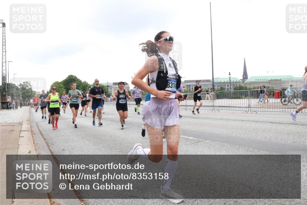 29.06.2025 - hella hamburg halbmarathon Lena Gebhardt http://msf.ph/oto/8353158 29.06.2025 10:48:01 Lombardsbrücke 9031, 14222, 8310, 1045, 1157, 1174, 1175, 1246, 1392, 1618, 1639, 1645, 1701, 1926, 2037, 2163, 2197, 2418, 2491, 2545, 2650, 2704, 2756, 2790, 2882, 2958, 3049, 3320, 3468, 3504, 3679, 3933, 4327, 4423, 4588, 4856, 5585, 5621, 5622, 5886, 5952, 7240, 7393, 7394, 7427, 7532, 7916, 7970, 8077, 8310, 8521, 8550, 8774, 9356, 9687, 9696, 9697, 9775, 9921, 10145, 10658, 10777, 10794, 10991, 11351, 11548, 11730, 11742, 11781, 11802, 11909, 12431 meine-sportfotos.de