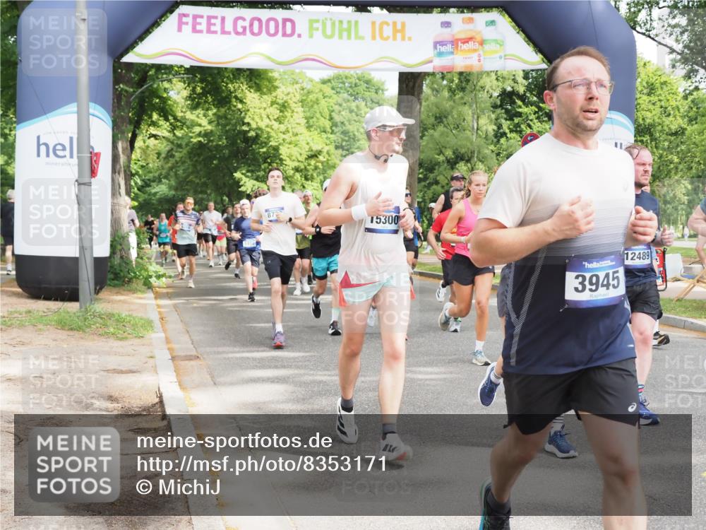 29.06.2025 - hella hamburg halbmarathon MichiJ http://msf.ph/oto/8353171 29.06.2025 10:41:33 Zwischen KM18-KM19 1410, 2561, 3945, 4419, 6260, 7129, 7973, 8285, 8449, 8772, 8798, 10191, 10192, 11231, 12489, 13912, 13988, 15300, 15838, 16047, 16110, 16574, 16630, 17261, 17842, 18514, 18612 meine-sportfotos.de