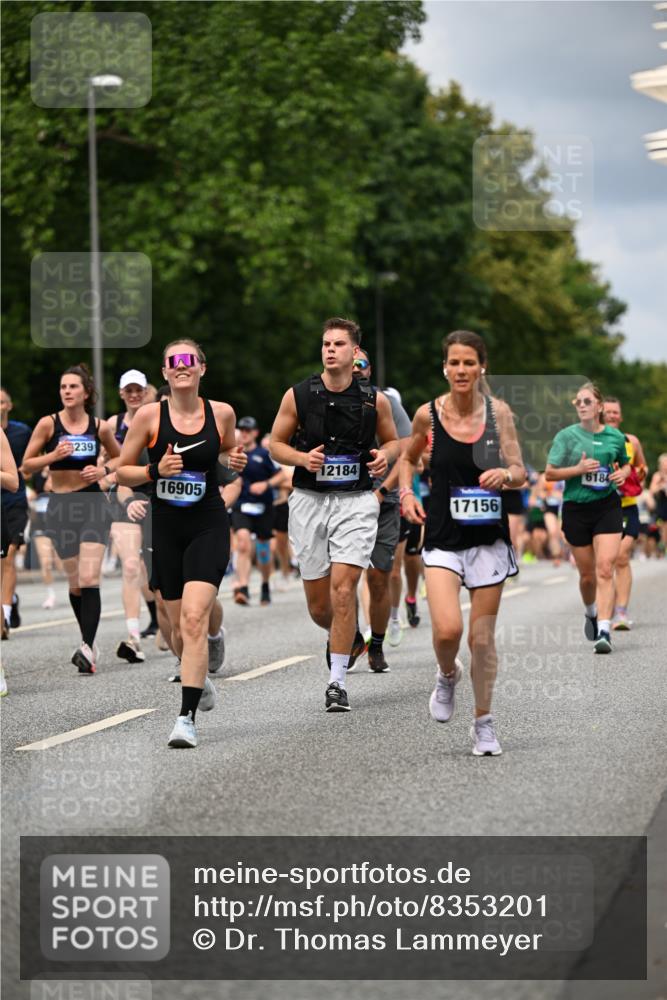 29.06.2025 - hella hamburg halbmarathon Dr. Thomas Lammeyer http://msf.ph/oto/8353201 29.06.2025 10:40:51 Kennedybrücke 1008, 1010, 1224, 1948, 2811, 3401, 3699, 3895, 4245, 5171, 5246, 5540, 5747, 5789, 5809, 5919, 6184, 6359, 6417, 7632, 7773, 8530, 8581, 8936, 9229, 9432, 9694, 9701, 9806, 10123, 10487, 10531, 10577, 10984 meine-sportfotos.de