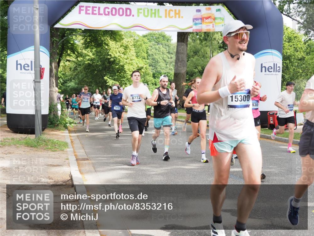 29.06.2025 - hella hamburg halbmarathon MichiJ http://msf.ph/oto/8353216 29.06.2025 10:41:34 Zwischen KM18-KM19 1410, 3791, 3945, 4419, 6260, 7129, 7973, 8285, 8449, 8772, 8798, 11231, 12362, 12489, 13912, 13988, 15300, 15838, 16047, 16110, 16574, 16630, 17261, 17842, 18514, 18612 meine-sportfotos.de