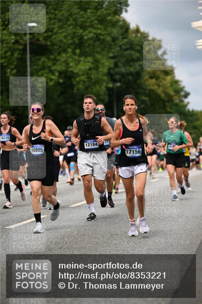 29.06.2025 - hella hamburg halbmarathon Dr. Thomas Lammeyer http://msf.ph/oto/8353221 29.06.2025 10:40:51 Kennedybrücke 1008, 1010, 1224, 1948, 2811, 3401, 3699, 3895, 4245, 5171, 5246, 5540, 5747, 5789, 5809, 5919, 6184, 6359, 6417, 7632, 7773, 8530, 8581, 8936, 9229, 9432, 9694, 9701, 9806, 10123, 10487, 10531, 10577, 10984 meine-sportfotos.de