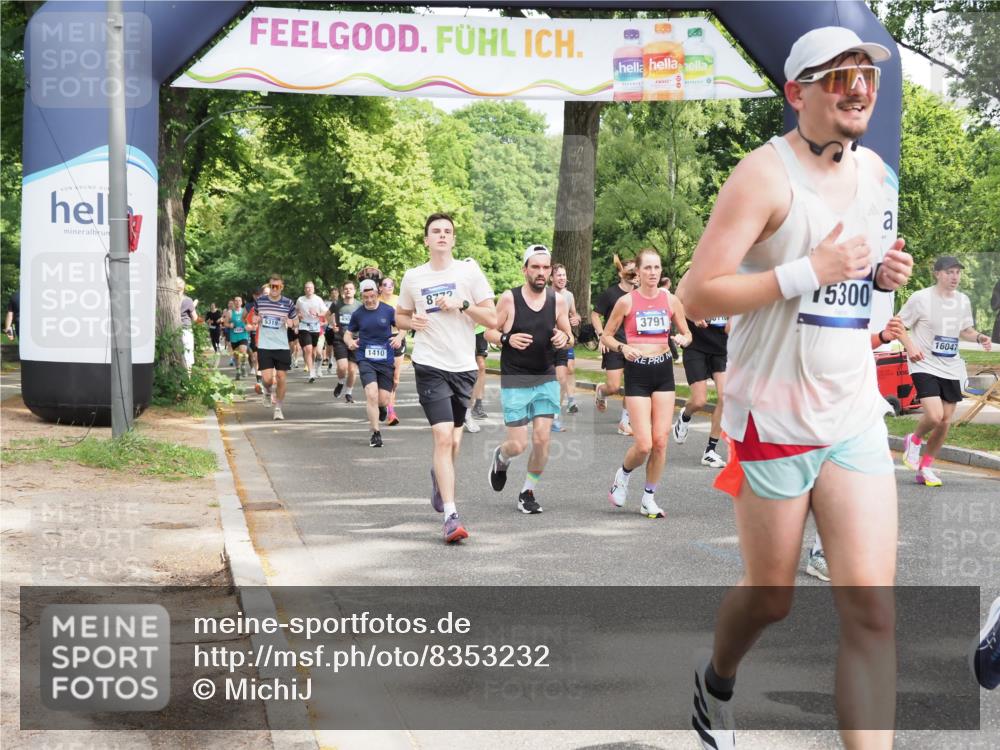 29.06.2025 - hella hamburg halbmarathon MichiJ http://msf.ph/oto/8353232 29.06.2025 10:41:34 Zwischen KM18-KM19 1410, 3791, 3945, 4419, 6260, 7129, 7973, 8285, 8449, 8772, 8798, 11231, 12362, 12489, 13912, 13988, 15300, 15838, 16047, 16110, 16574, 16630, 17261, 17842, 18514, 18612 meine-sportfotos.de