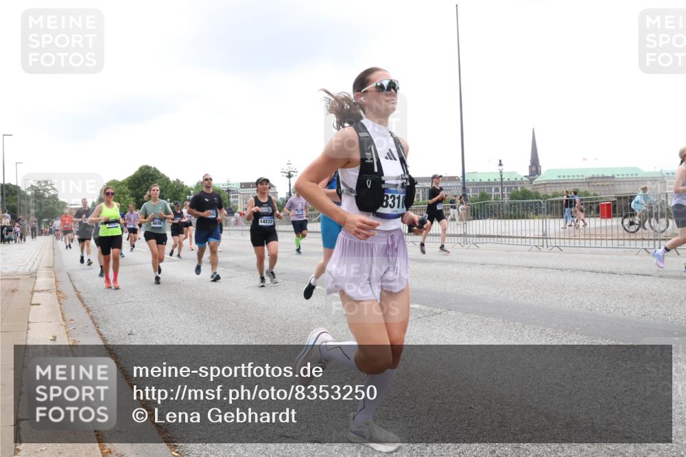 29.06.2025 - hella hamburg halbmarathon Lena Gebhardt http://msf.ph/oto/8353250 29.06.2025 10:48:01 Lombardsbrücke 9696, 14222, 8310, 1045, 1157, 1174, 1175, 1246, 1392, 1618, 1639, 1645, 1701, 1926, 2037, 2163, 2197, 2418, 2491, 2545, 2650, 2704, 2756, 2790, 2882, 2958, 3049, 3320, 3468, 3504, 3679, 3933, 4327, 4423, 4588, 4856, 5585, 5621, 5622, 5886, 5952, 7240, 7393, 7394, 7427, 7532, 7916, 7970, 8077, 8310, 8521, 8550, 8774, 9356, 9687, 9696, 9697, 9775, 9921, 10145, 10658, 10777, 10794, 10991, 11351, 11548, 11730, 11742, 11781, 11802, 11909, 12431 meine-sportfotos.de
