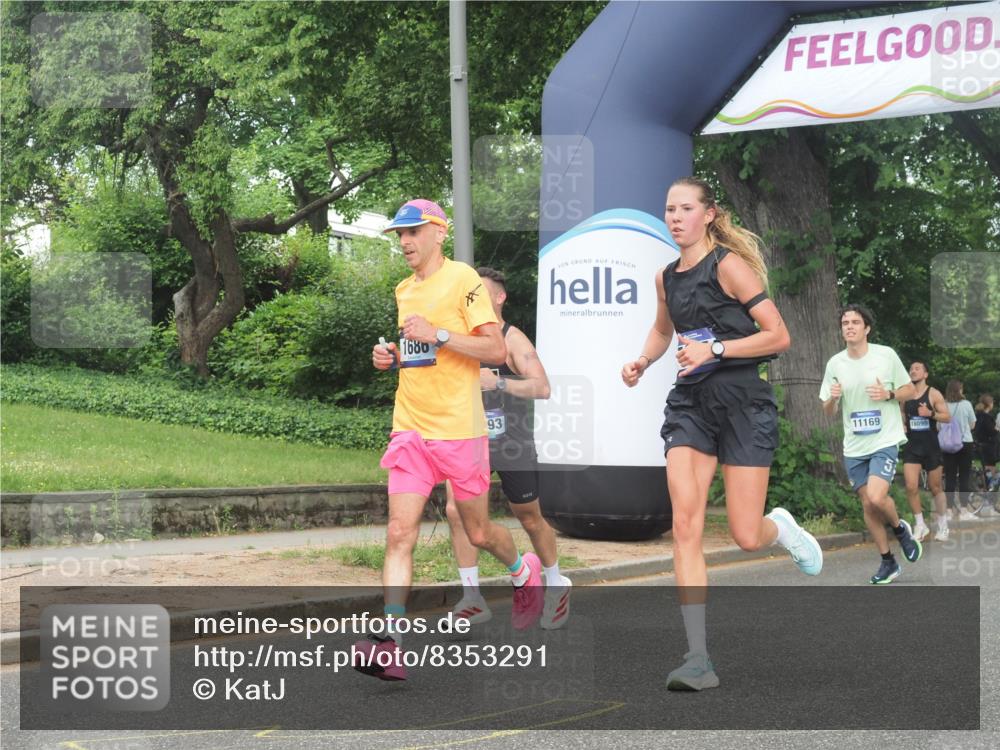 29.06.2025 - hella hamburg halbmarathon KatJ http://msf.ph/oto/8353291 29.06.2025 10:21:33 Zwischen KM18-KM19 1686, 5070, 7965 meine-sportfotos.de