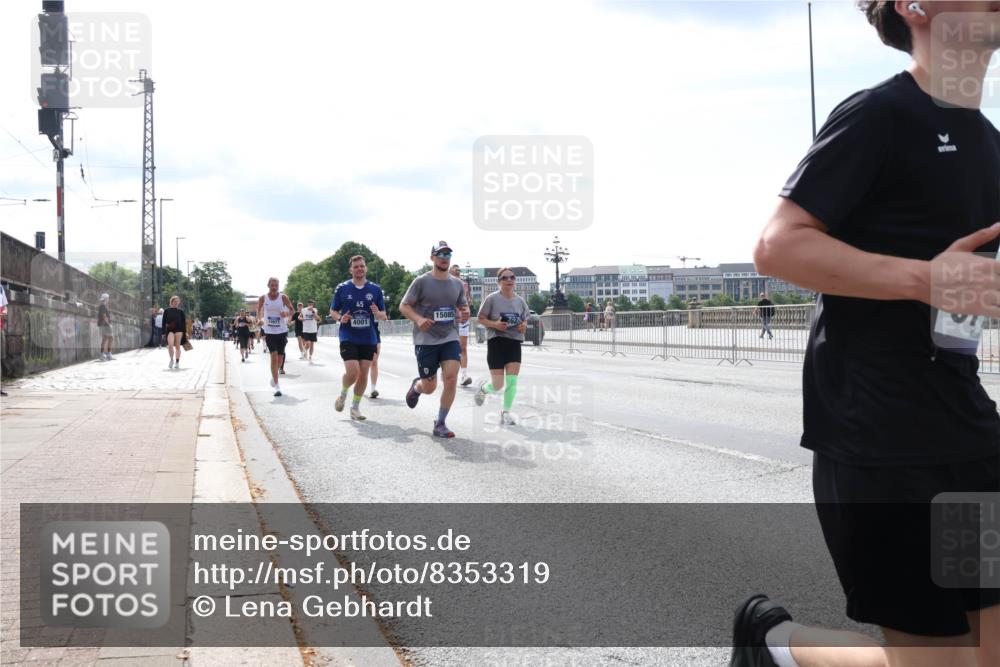 29.06.2025 - hella hamburg halbmarathon Lena Gebhardt http://msf.ph/oto/8353319 29.06.2025 10:13:50 Lombardsbrücke 45, 4001, 15085, 1007, 1131, 1194, 1480, 1859, 1890, 2055, 2359, 2721, 2904, 2987, 3729, 4001, 4187, 4795, 4950, 4962, 5232, 5546, 5631, 5719, 6026, 6287, 6710, 6717, 6724, 7346, 7446, 7447, 7460, 7462, 7913, 8279, 8673, 9128, 9612, 9631, 9886, 10442, 10443, 10977, 11441, 11987, 12313, 12797, 12928, 12929, 13331, 13788, 13928, 15085, 15482, 15663, 15721, 15722, 15840, 16491, 17439, 17472, 17474, 17985, 18041, 18222, 18231, 18236, 18239 meine-sportfotos.de