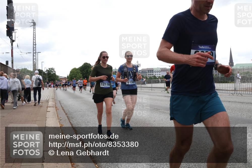 29.06.2025 - hella hamburg halbmarathon Lena Gebhardt http://msf.ph/oto/8353380 29.06.2025 10:38:48 Lombardsbrücke 12116, 5755, 4159, 56, 1232, 1390, 1451, 1721, 1791, 2113, 2151, 2524, 2534, 2576, 2660, 2693, 3010, 3094, 3095, 3216, 3286, 3307, 3323, 3635, 3636, 3726, 3745, 3777, 3841, 3927, 4028, 4139, 4155, 4159, 4257, 4259, 4260, 4316, 4320, 4410, 4883, 4964, 5085, 5089, 5155, 5617, 5684, 5735, 5913, 6062, 6112, 6695, 6696, 6875, 7117, 7148, 7263, 7371, 7561, 7692, 7849, 8367, 8783, 9708, 9974, 9977, 10072, 10554, 13060 meine-sportfotos.de