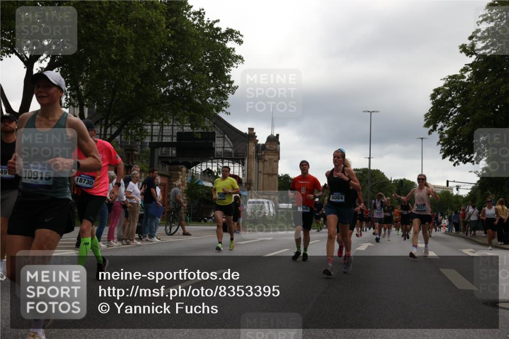 29.06.2025 - hella hamburg halbmarathon Yannick Fuchs http://msf.ph/oto/8353395 29.06.2025 10:52:55 20KM 1285, 1642, 1946, 1951, 2006, 2027, 2677, 2855, 3181, 5084, 5347, 5633, 6202, 6208, 6636, 6860, 6997, 7476, 8290, 8392, 8929, 9156, 9353, 9655, 9835, 10036, 10539, 10915, 12633, 12809, 13407, 14375, 14631, 14914, 15240, 15263, 15824, 16160, 16206, 16409, 16563, 16922, 16924, 17017, 17346, 17782, 17810, 17852, 17931, 18112, 18153, 18232, 18266, 18327, 18556, 18682, 18730, 18833, 18954, 19002, 19003 meine-sportfotos.de