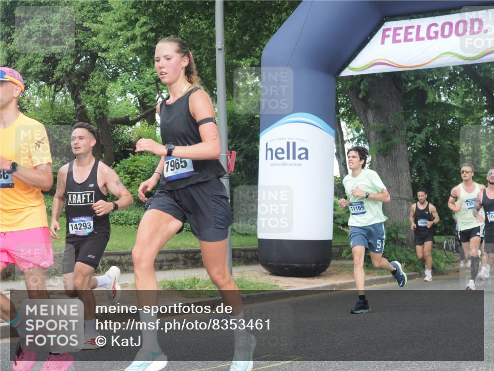 29.06.2025 - hella hamburg halbmarathon KatJ http://msf.ph/oto/8353461 29.06.2025 10:21:34 Zwischen KM18-KM19 1686, 5070, 7965 meine-sportfotos.de