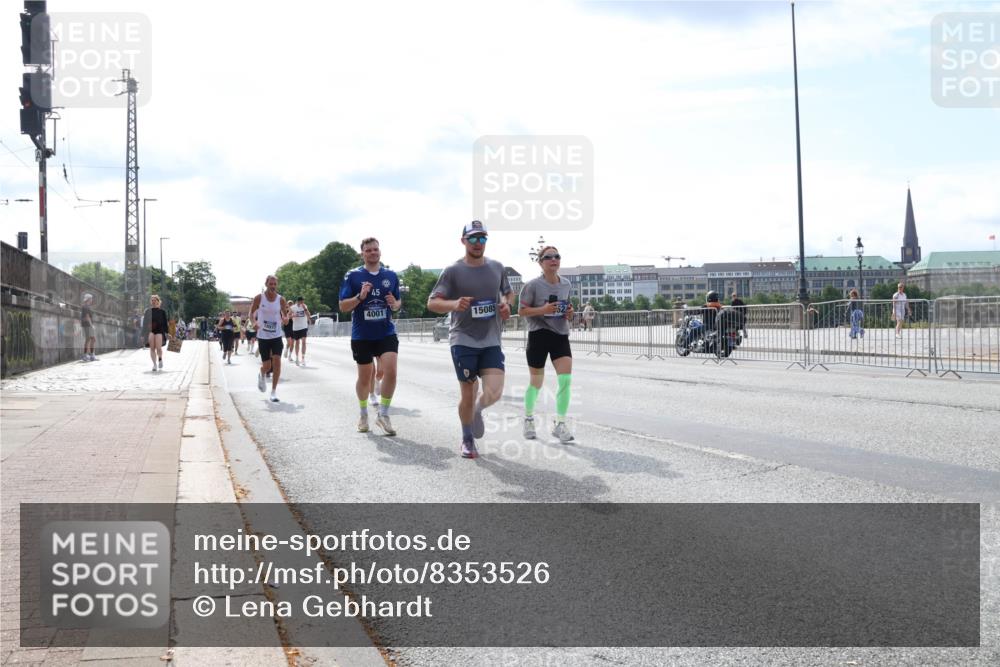 29.06.2025 - hella hamburg halbmarathon Lena Gebhardt http://msf.ph/oto/8353526 29.06.2025 10:13:51 Lombardsbrücke 10977, 4001, 15085, 1131, 1194, 1480, 1890, 2055, 2359, 2721, 2904, 2987, 3729, 4001, 4187, 4795, 4950, 4962, 5232, 5546, 5631, 5719, 6026, 6287, 6710, 6717, 6724, 7346, 7446, 7447, 7460, 7462, 7913, 8057, 8279, 8673, 9128, 9612, 9631, 9886, 10442, 10443, 10977, 11441, 11987, 12313, 12797, 12928, 12929, 13331, 13788, 13928, 15085, 15482, 15663, 15721, 15722, 15840, 16491, 17439, 17472, 17985, 18041, 18222, 18231, 18236, 18239 meine-sportfotos.de