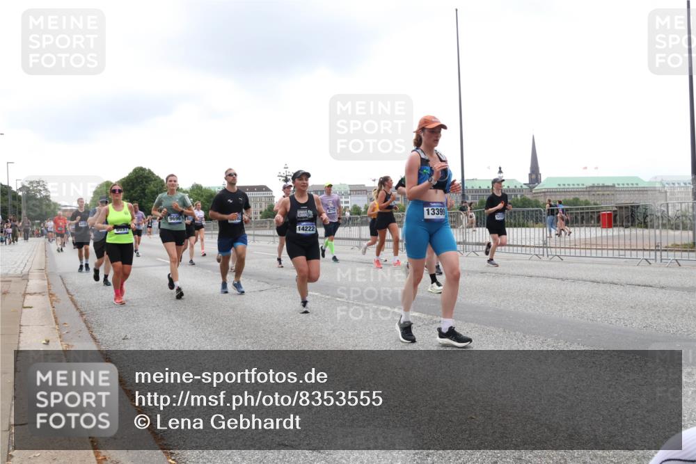 29.06.2025 - hella hamburg halbmarathon Lena Gebhardt http://msf.ph/oto/8353555 29.06.2025 10:48:01 Lombardsbrücke 9696, 6077, 9697, 14222, 8774, 13399, 1045, 1157, 1174, 1175, 1246, 1392, 1618, 1639, 1645, 1701, 1926, 2037, 2163, 2197, 2418, 2491, 2545, 2650, 2704, 2756, 2790, 2882, 2958, 3049, 3320, 3468, 3504, 3679, 3933, 4327, 4423, 4588, 4856, 5585, 5621, 5622, 5886, 5952, 7240, 7393, 7394, 7427, 7532, 7916, 7970, 8077, 8310, 8521, 8550, 8774, 9356, 9687, 9696, 9697, 9775, 9921, 10145, 10658, 10777, 10794, 10991, 11351, 11548, 11730, 11742, 11781, 11802, 11909, 12431 meine-sportfotos.de