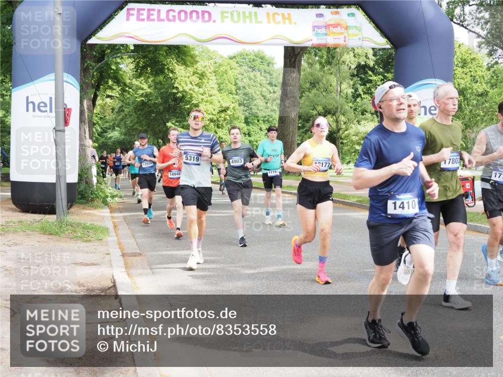 29.06.2025 - hella hamburg halbmarathon MichiJ http://msf.ph/oto/8353558 29.06.2025 10:41:37 Zwischen KM18-KM19 1410, 2354, 3791, 3945, 4419, 4903, 5319, 6260, 7973, 8394, 8514, 8772, 8798, 11184, 11231, 12362, 12489, 13912, 15300, 15838, 16047, 16110, 16574, 16630, 17734, 17803, 17842, 19177 meine-sportfotos.de