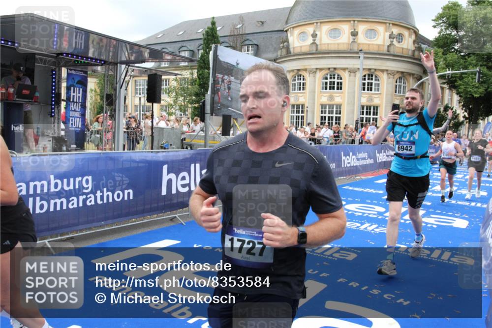 29.06.2025 - hella hamburg halbmarathon Michael Strokosch http://msf.ph/oto/8353584 29.06.2025 10:53:30 Ziel 1061, 1499, 1727, 2070, 5866, 6198, 6629, 6942, 8651, 11068, 12909, 13912, 13997, 15838, 17710, 18134 meine-sportfotos.de