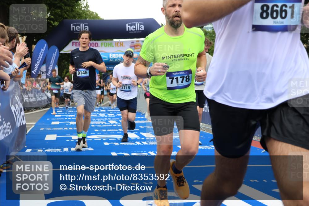 29.06.2025 - hella hamburg halbmarathon Strokosch-Dieckow http://msf.ph/oto/8353592 29.06.2025 10:52:27 Ziel 3715, 4140, 6561, 6562, 7178, 7232, 8371, 8661, 9145, 9739, 9876, 11791, 13015, 13211, 13301, 14561, 15001, 15144, 15980, 17997, 18982 meine-sportfotos.de
