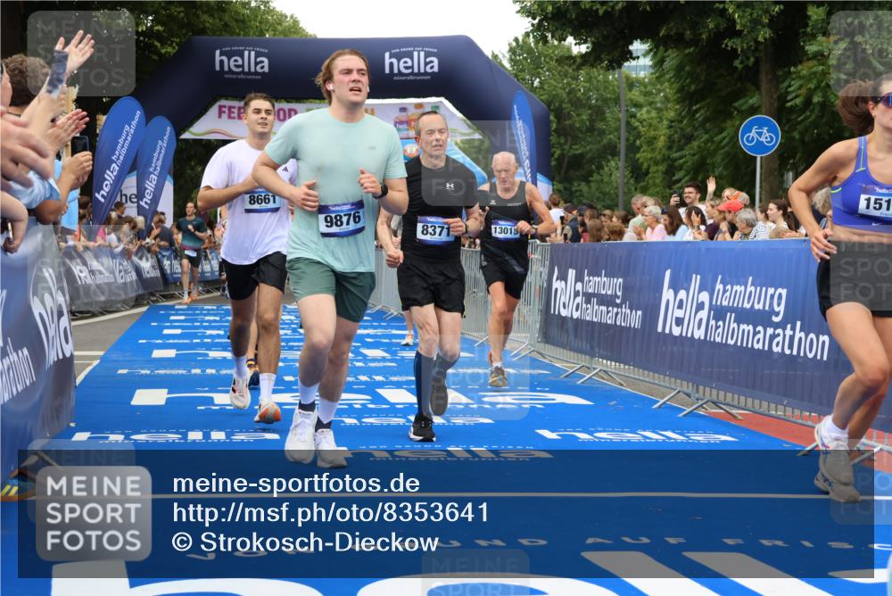 29.06.2025 - hella hamburg halbmarathon Strokosch-Dieckow http://msf.ph/oto/8353641 29.06.2025 10:52:25 Ziel 3715, 4140, 4587, 7178, 7232, 8371, 8661, 9145, 9876, 11791, 13015, 13211, 13301, 13707, 14561, 15144, 15980, 17773, 17997 meine-sportfotos.de