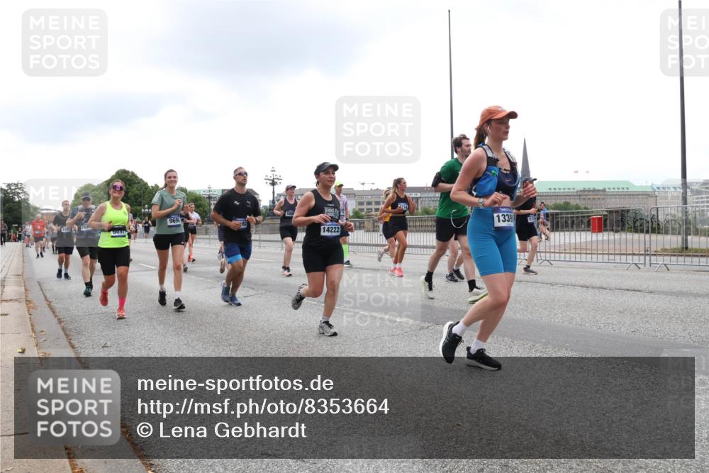 29.06.2025 - hella hamburg halbmarathon Lena Gebhardt http://msf.ph/oto/8353664 29.06.2025 10:48:02 Lombardsbrücke 9696, 9691, 5881, 14222, 1339, 1215, 1045, 1157, 1174, 1175, 1246, 1392, 1618, 1639, 1645, 1701, 1926, 2037, 2163, 2197, 2418, 2491, 2545, 2650, 2704, 2756, 2790, 2882, 2958, 3049, 3320, 3468, 3504, 3679, 3933, 4327, 4423, 4588, 4856, 5585, 5781, 5886, 5952, 6143, 7240, 7393, 7394, 7427, 7532, 7916, 7970, 8077, 8310, 8521, 8550, 8774, 9356, 9687, 9696, 9697, 9775, 9921, 10145, 10658, 10777, 10794, 10991, 11351, 11548, 11742, 11781, 11802, 11909, 12431 meine-sportfotos.de