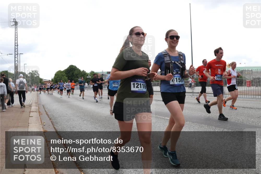 29.06.2025 - hella hamburg halbmarathon Lena Gebhardt http://msf.ph/oto/8353670 29.06.2025 10:38:49 Lombardsbrücke 15755, 12116, 4159, 2693, 56, 1232, 1390, 1451, 1721, 1791, 2151, 2524, 2534, 2576, 2660, 2693, 3094, 3095, 3216, 3286, 3307, 3323, 3726, 3745, 3777, 3841, 3927, 4028, 4139, 4155, 4159, 4257, 4259, 4260, 4316, 4320, 4410, 4883, 4964, 5085, 5089, 5155, 5617, 5684, 5735, 5913, 6062, 6112, 6611, 6695, 6696, 6875, 7117, 7148, 7263, 7371, 7561, 7692, 7849, 8367, 8783, 9708, 9974, 9977, 10072, 10554, 13060 meine-sportfotos.de