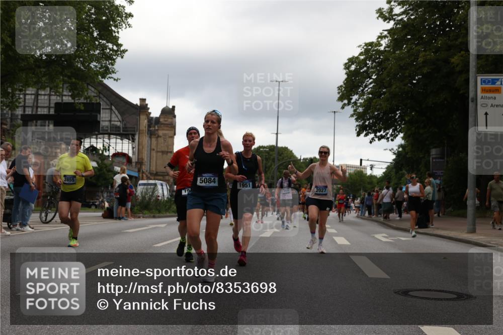 29.06.2025 - hella hamburg halbmarathon Yannick Fuchs http://msf.ph/oto/8353698 29.06.2025 10:52:55 20KM 1285, 1642, 1946, 1951, 2006, 2027, 2677, 2855, 3181, 5084, 5347, 5633, 6202, 6208, 6636, 6860, 6997, 7476, 8290, 8392, 8929, 9156, 9353, 9655, 9835, 10036, 10539, 10915, 12633, 12809, 13407, 14375, 14631, 14914, 15240, 15263, 15824, 16160, 16206, 16409, 16563, 16922, 16924, 17017, 17346, 17782, 17810, 17852, 17931, 18112, 18153, 18232, 18266, 18327, 18556, 18682, 18730, 18833, 18954, 19002, 19003 meine-sportfotos.de