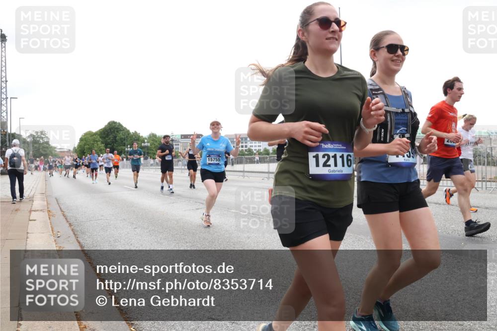 29.06.2025 - hella hamburg halbmarathon Lena Gebhardt http://msf.ph/oto/8353714 29.06.2025 10:38:49 Lombardsbrücke 12072, 15755, 12116, 874, 56, 1232, 1390, 1451, 1721, 1791, 2151, 2524, 2534, 2576, 2660, 2693, 3094, 3095, 3216, 3286, 3307, 3323, 3726, 3745, 3777, 3841, 3927, 4028, 4139, 4155, 4159, 4257, 4259, 4260, 4316, 4320, 4410, 4883, 4964, 5085, 5089, 5155, 5617, 5684, 5735, 5913, 6062, 6112, 6611, 6695, 6696, 6875, 7117, 7148, 7263, 7371, 7561, 7692, 7849, 8367, 8783, 9708, 9974, 9977, 10072, 10554, 13060 meine-sportfotos.de