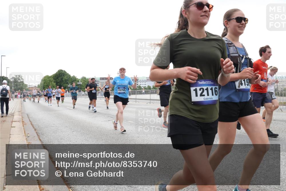 29.06.2025 - hella hamburg halbmarathon Lena Gebhardt http://msf.ph/oto/8353740 29.06.2025 10:38:49 Lombardsbrücke 15755, 12116, 415, 56, 1232, 1390, 1451, 1721, 1791, 2151, 2524, 2534, 2576, 2660, 2693, 3094, 3095, 3216, 3286, 3307, 3323, 3726, 3745, 3777, 3841, 3927, 4028, 4139, 4155, 4159, 4257, 4259, 4260, 4316, 4320, 4410, 4883, 4964, 5085, 5089, 5155, 5617, 5684, 5735, 5913, 6062, 6112, 6611, 6695, 6696, 6875, 7117, 7148, 7263, 7371, 7561, 7692, 7849, 8367, 8783, 9708, 9974, 9977, 10072, 10554, 13060 meine-sportfotos.de