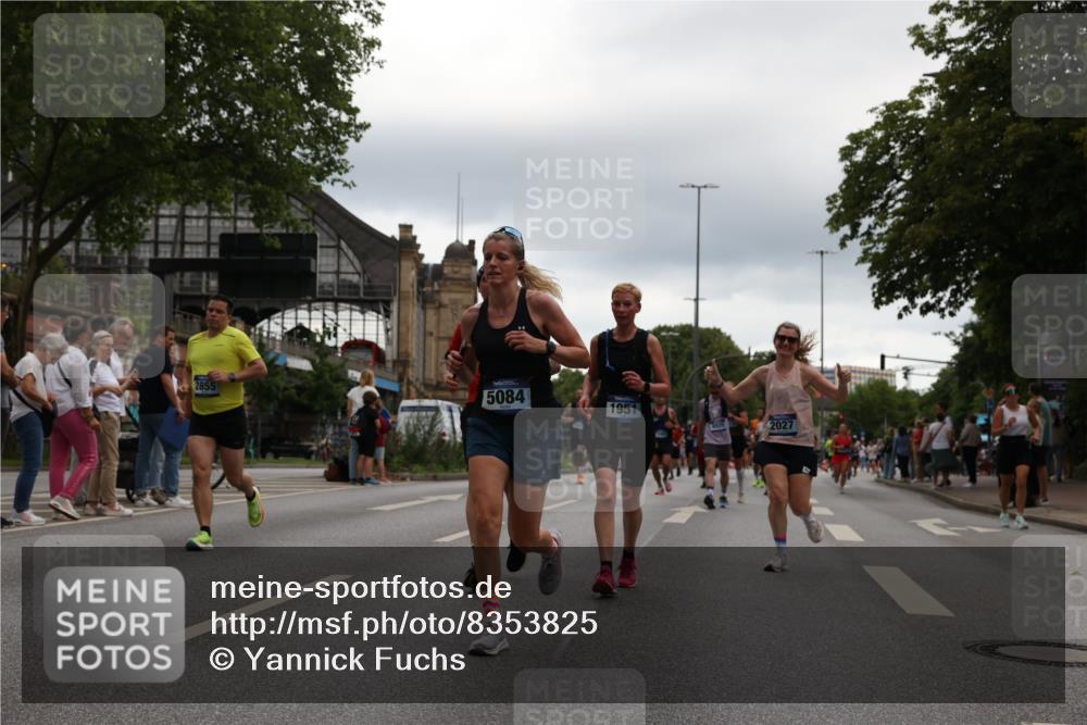 29.06.2025 - hella hamburg halbmarathon Yannick Fuchs http://msf.ph/oto/8353825 29.06.2025 10:52:55 20KM 1285, 1642, 1946, 1951, 2006, 2027, 2677, 2855, 3181, 5084, 5347, 5633, 6202, 6208, 6636, 6860, 6997, 7476, 8290, 8392, 8929, 9156, 9353, 9655, 9835, 10036, 10539, 10915, 12633, 12809, 13407, 14375, 14631, 14914, 15240, 15263, 15824, 16160, 16206, 16409, 16563, 16922, 16924, 17017, 17346, 17782, 17810, 17852, 17931, 18112, 18153, 18232, 18266, 18327, 18556, 18682, 18730, 18833, 18954, 19002, 19003 meine-sportfotos.de