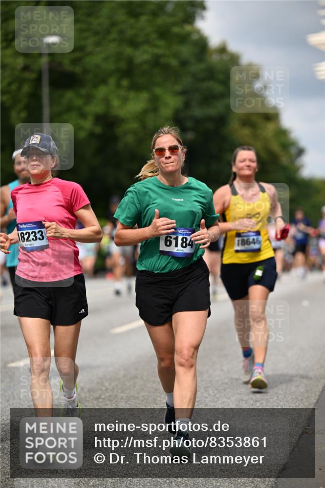 29.06.2025 - hella hamburg halbmarathon Dr. Thomas Lammeyer http://msf.ph/oto/8353861 29.06.2025 10:40:56 Kennedybrücke 1008, 1010, 1224, 1948, 2811, 3398, 3401, 3428, 3699, 3895, 4245, 5171, 5540, 5747, 5789, 5809, 6184, 6359, 6417, 7632, 7773, 8530, 8581, 8936, 8937, 9432, 9806, 9918, 10123, 10487, 10531, 10577, 10984 meine-sportfotos.de