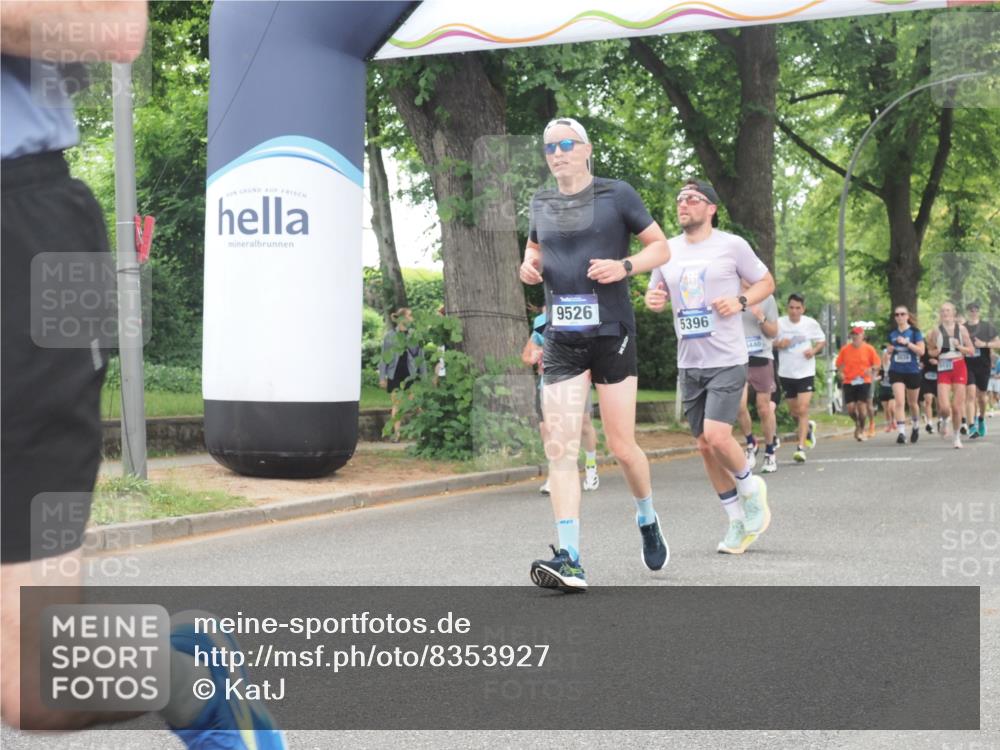 29.06.2025 - hella hamburg halbmarathon KatJ http://msf.ph/oto/8353927 29.06.2025 10:51:29 Zwischen KM18-KM19 1194, 1702, 1992, 2298, 2782, 2979, 4542, 5396, 6585, 6907, 6908, 7042, 7081, 8520, 8561 meine-sportfotos.de