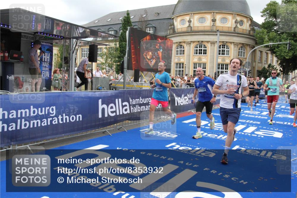 29.06.2025 - hella hamburg halbmarathon Michael Strokosch http://msf.ph/oto/8353932 29.06.2025 10:53:34 Ziel 1030, 1061, 1098, 1499, 1783, 2070, 3399, 5866, 6628, 6629, 11068, 12909, 13912, 15113, 15497, 17710, 18450, 18612 meine-sportfotos.de