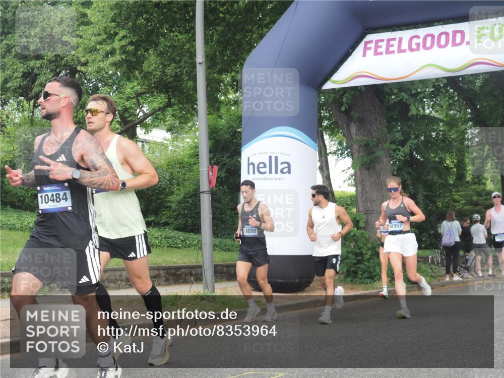 29.06.2025 - hella hamburg halbmarathon KatJ http://msf.ph/oto/8353964 29.06.2025 10:21:36 Zwischen KM18-KM19 1686, 5070, 7965 meine-sportfotos.de