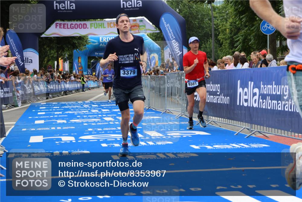 29.06.2025 - hella hamburg halbmarathon Strokosch-Dieckow http://msf.ph/oto/8353967 29.06.2025 10:30:48 Ziel 3379, 7055, 7880, 9381, 9508, 18871 meine-sportfotos.de