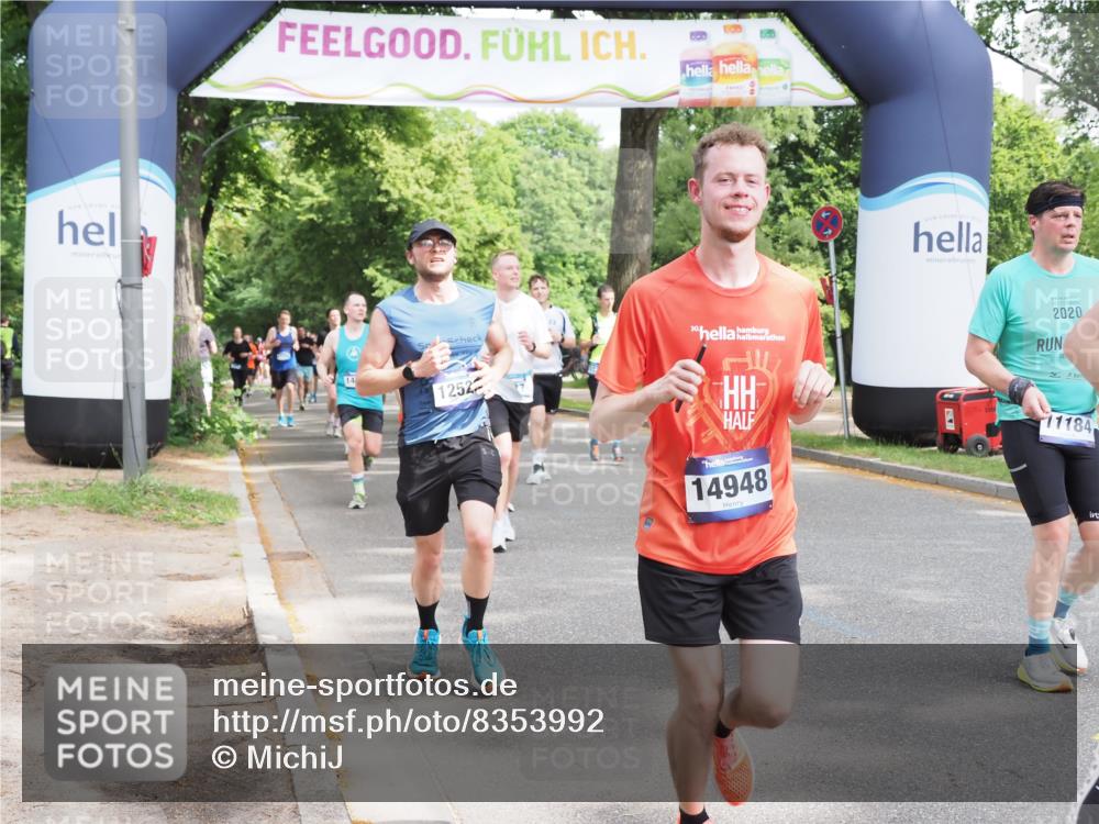 29.06.2025 - hella hamburg halbmarathon MichiJ http://msf.ph/oto/8353992 29.06.2025 10:41:40 Zwischen KM18-KM19 1327, 1410, 2354, 3791, 4903, 5319, 6260, 7973, 8394, 8514, 11184, 12362, 12489, 12526, 12584, 13912, 14948, 16047, 16110, 16375, 16868, 17734, 17803, 19177 meine-sportfotos.de