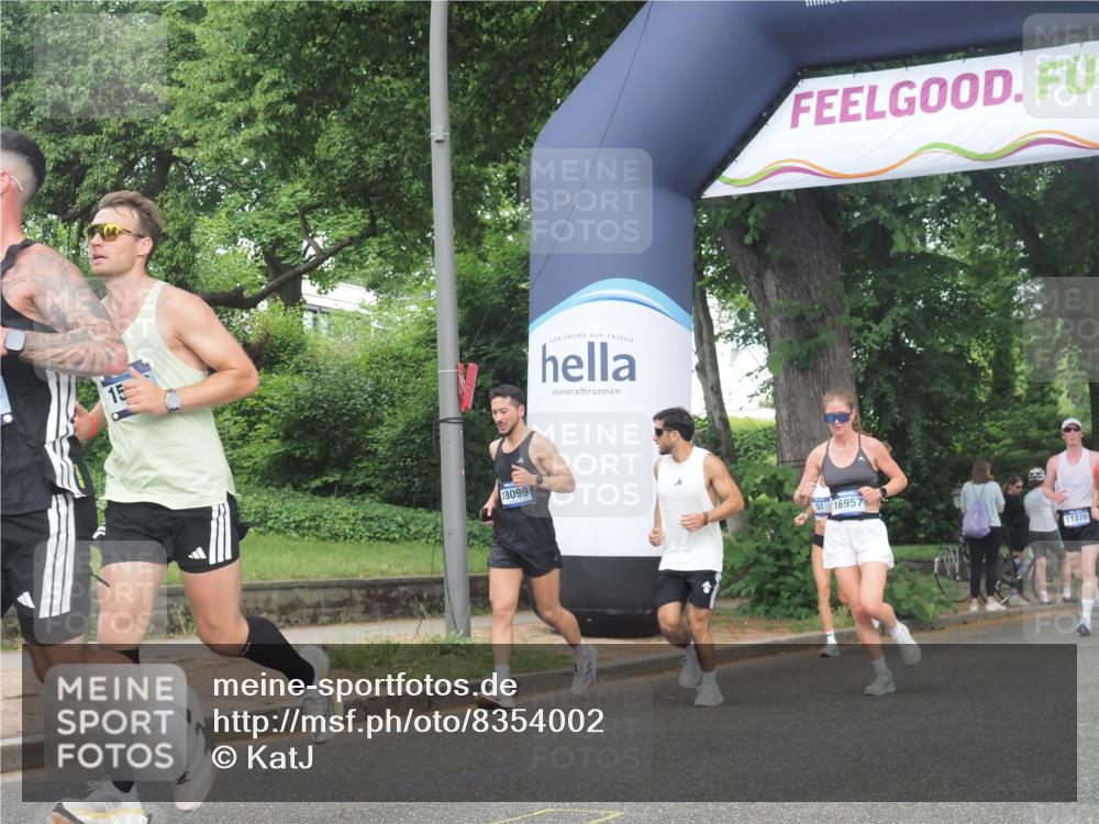 29.06.2025 - hella hamburg halbmarathon KatJ http://msf.ph/oto/8354002 29.06.2025 10:21:36 Zwischen KM18-KM19 1686, 5070, 7965 meine-sportfotos.de