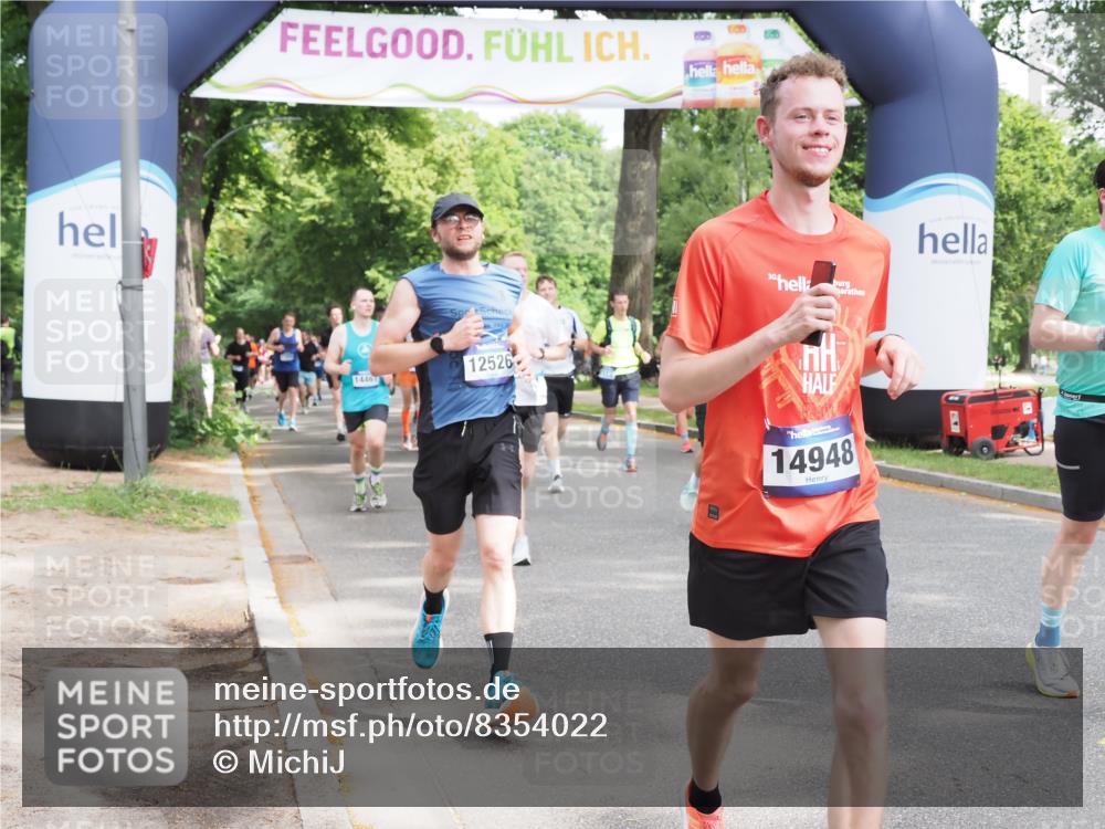 29.06.2025 - hella hamburg halbmarathon MichiJ http://msf.ph/oto/8354022 29.06.2025 10:41:40 Zwischen KM18-KM19 1327, 1410, 2354, 3791, 4903, 5319, 6260, 7973, 8394, 8514, 11184, 12362, 12489, 12526, 12584, 13912, 14948, 16047, 16110, 16375, 16868, 17734, 17803, 19177 meine-sportfotos.de