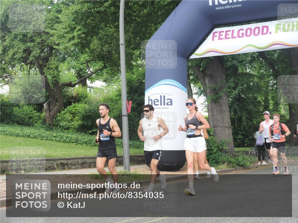 29.06.2025 - hella hamburg halbmarathon KatJ http://msf.ph/oto/8354035 29.06.2025 10:21:37 Zwischen KM18-KM19 1686, 5070, 7793, 7965 meine-sportfotos.de
