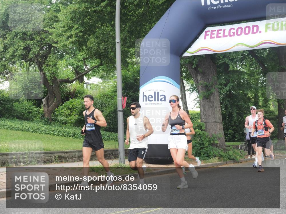 29.06.2025 - hella hamburg halbmarathon KatJ http://msf.ph/oto/8354059 29.06.2025 10:21:37 Zwischen KM18-KM19 1686, 5070, 7793, 7965 meine-sportfotos.de