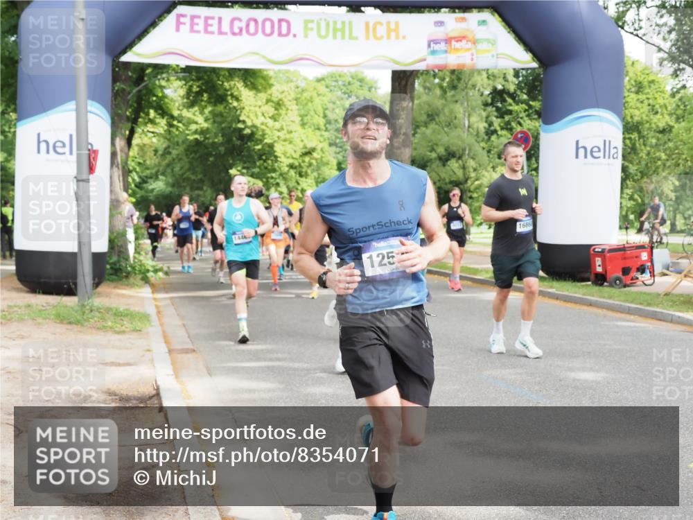 29.06.2025 - hella hamburg halbmarathon MichiJ http://msf.ph/oto/8354071 29.06.2025 10:41:40 Zwischen KM18-KM19 1327, 1410, 2354, 3791, 4903, 5319, 6260, 7973, 8394, 8514, 11184, 12362, 12489, 12526, 12584, 13912, 14948, 16047, 16110, 16375, 16868, 17734, 17803, 19177 meine-sportfotos.de