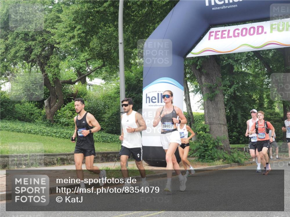 29.06.2025 - hella hamburg halbmarathon KatJ http://msf.ph/oto/8354079 29.06.2025 10:21:37 Zwischen KM18-KM19 1686, 5070, 7793, 7965 meine-sportfotos.de