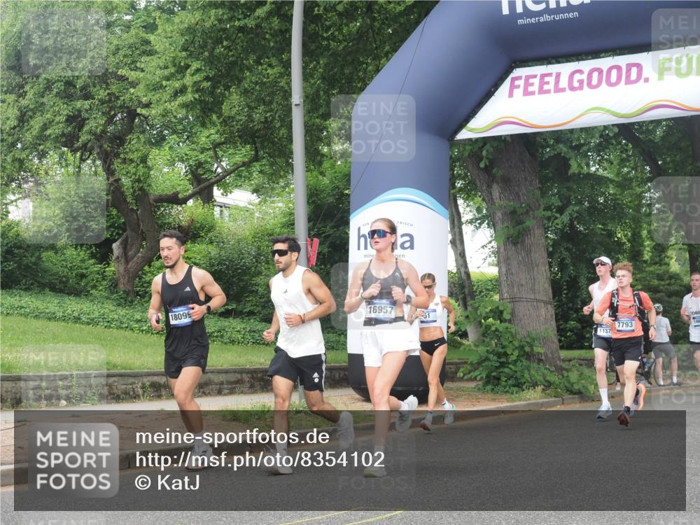 29.06.2025 - hella hamburg halbmarathon KatJ http://msf.ph/oto/8354102 29.06.2025 10:21:37 Zwischen KM18-KM19 1686, 5070, 7793, 7965 meine-sportfotos.de