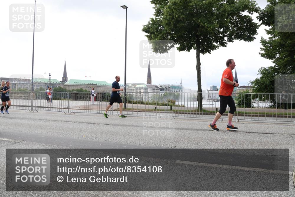 29.06.2025 - hella hamburg halbmarathon Lena Gebhardt http://msf.ph/oto/8354108 29.06.2025 10:38:51 Lombardsbrücke 56, 1232, 1390, 1451, 1721, 2151, 2524, 2534, 2576, 2660, 2693, 3094, 3095, 3216, 3307, 3323, 3726, 3745, 3777, 3841, 3927, 4028, 4139, 4155, 4159, 4257, 4259, 4260, 4316, 4320, 4410, 4883, 4964, 5085, 5089, 5155, 5617, 5684, 5735, 5913, 6062, 6112, 6611, 6695, 6696, 6875, 7117, 7148, 7263, 7371, 7561, 7589, 7692, 7849, 8367, 8457, 8783, 9708, 9974, 9977, 10072, 10554, 13060 meine-sportfotos.de